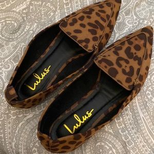 Ladies cheetah pointed flats by Lulu’s, size 8